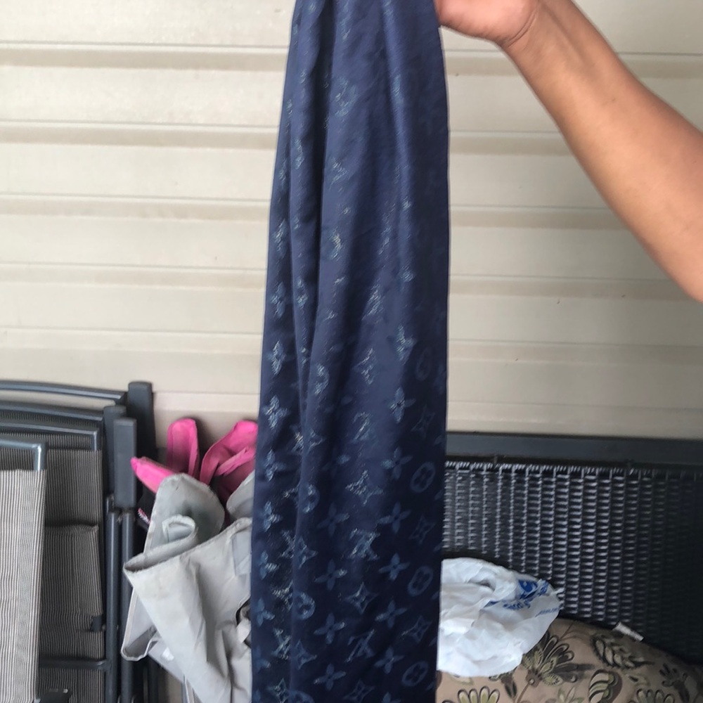 Louis Vuitton Monogram scarf - Picture 2 of 2